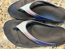 OOFOS Ooahh Luxe Iridescent Womens Sz 8 Recovery Flip Flops Sandals Purple