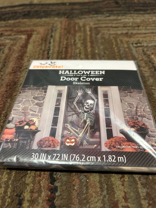 HALLOWEEN DOOR COVER SKELETON BRAND NEW/SEALED