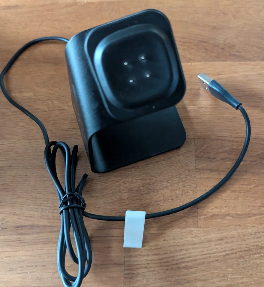 Fitbit Versa 4 40mm m Aluminiumgehäuse-Schwarz mit Silikonarmband in Schwarz... - Bild 4 von 4