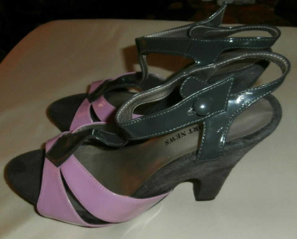 Zapatos de salón Newport News para mujer con tiras y punta abierta talla 10 Foto 2 de 4