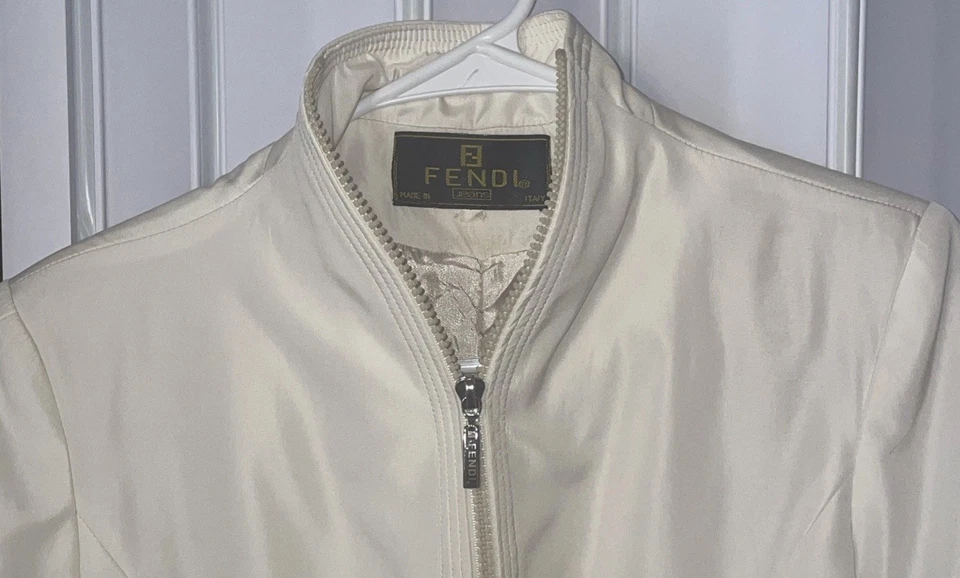 Chaqueta de Colección Fendi Roma Cremallera Completa Blanca Para Mujer Talla Pequeña Hecha en Italia Usada Foto 2 de 4