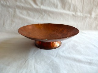 Vintage Arts & Crafts Style Planished Copper Bowl – Signed. Diameter 19.2cm