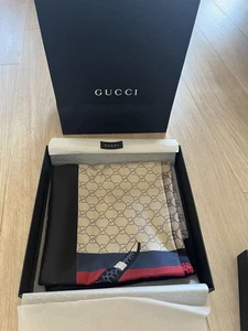 GUCCI Foulard en soie étole châle grande taille 90 cm x 90 cm unisexe avec boite