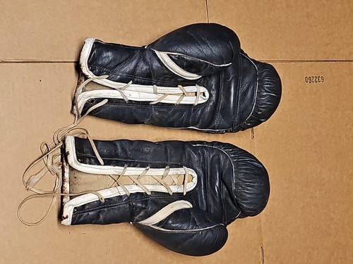 RARE VINTAGE G & S BOXING GLOVES. From Old NY Catskill Camp - Picture 15 of 24