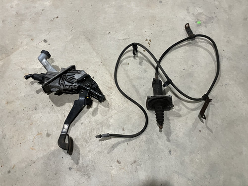 08-17 FREIGHTLINER CASCADIA 125 CLUTCH PEDAL & MERITOR WABCO SLAVE CYLINDER OEM