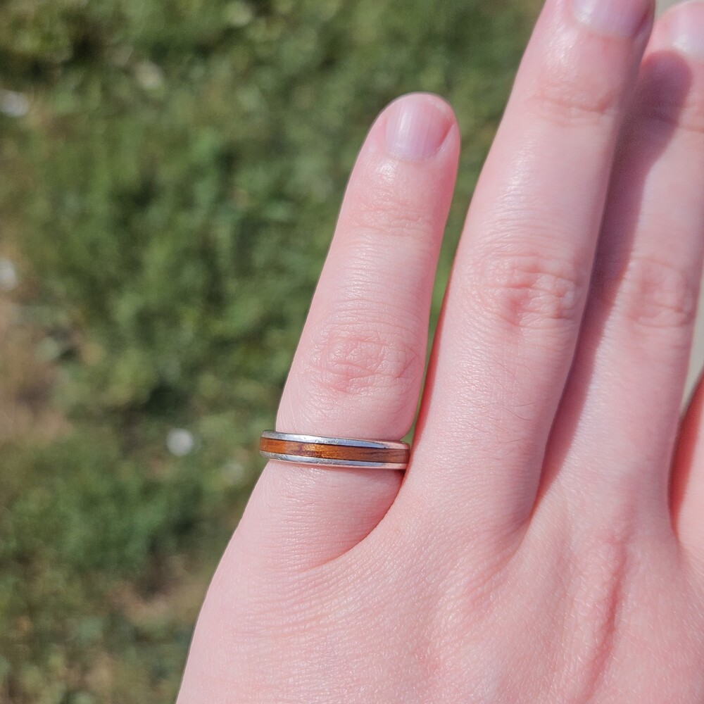 Na Hoku 925 Sterling Silver Wood Ring Band with Original Bag Size