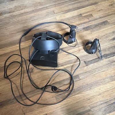 Oculus Rift S PC-Powered VR Gaming Headset with Controllers Black