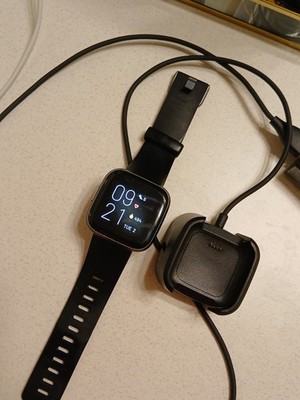 Fitbit Versa 2 Health & Fitness Smartwatch Carbon Black - Great Condition!