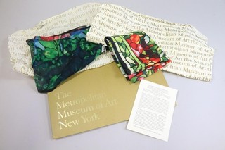 2x Seidenschal Metropolitan Museum Tiffany Stil New York ungetragen (IB353)