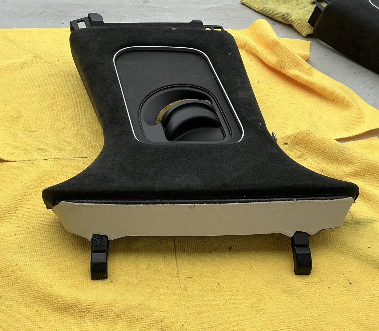 20-24 Bentley Flying Spur Driver Left B-Pillar Seatbelt Trim OEM 3SE867063K4BH