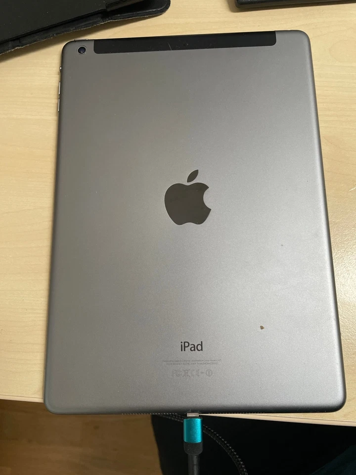 Apple iPad Air 1. Gen. 16GB, WLAN + Cellular (Vodafone), 24,64 cm, (9,7 Zoll) - - Bild 3 von 4