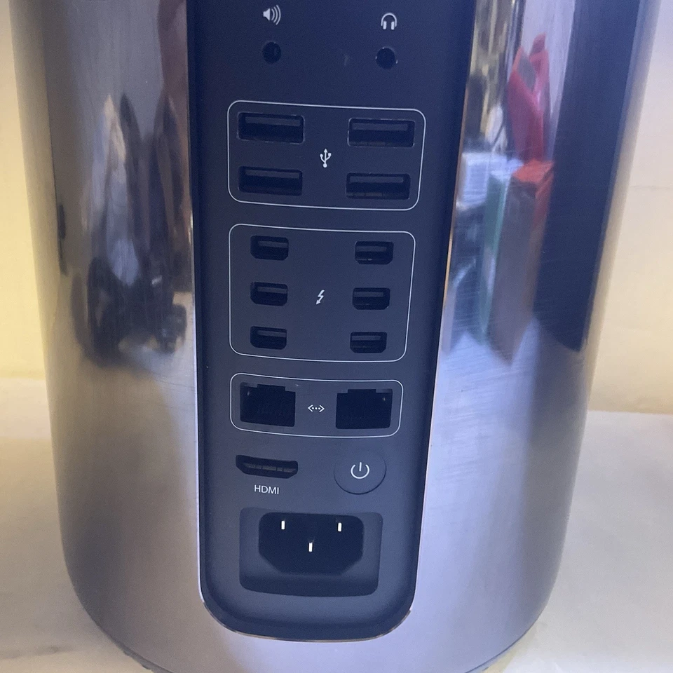 Apple Mac Pro ME253LL/A - Quad-Core 3.7GHz 32GB RAM 500GB SSD GRADE A - Image 3 of 4