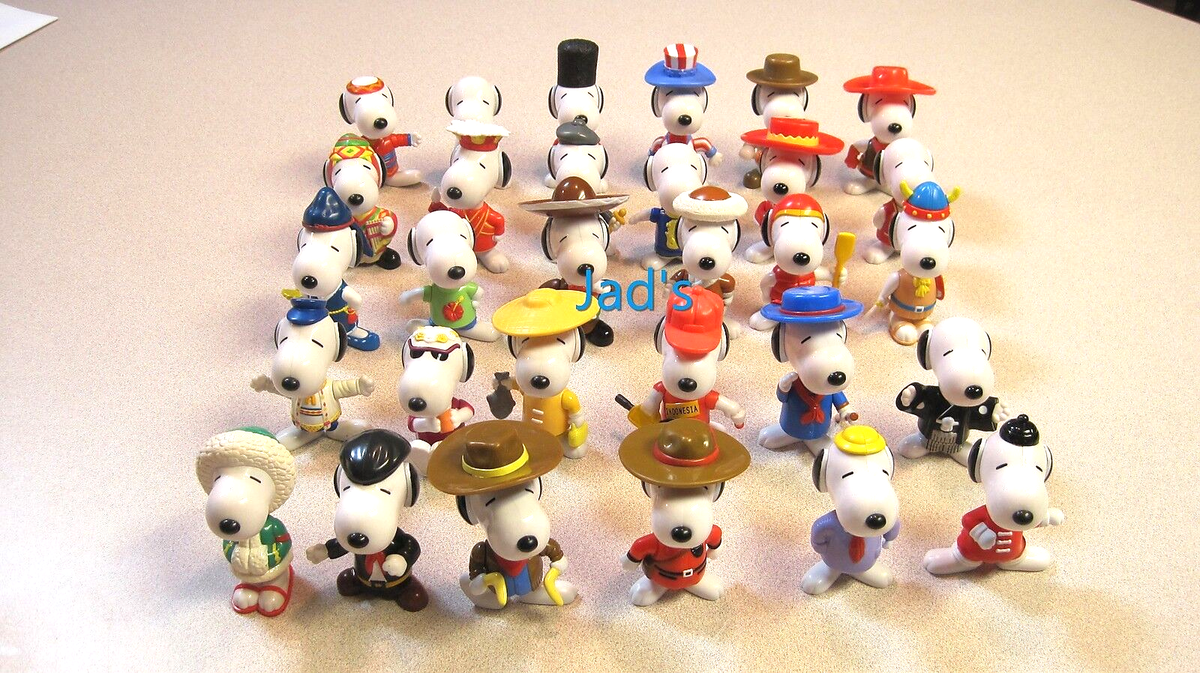 スヌーピー。アメトイ。 Peanuts Snoopy Mini Figure Choco Egg Full Complete Set of 18