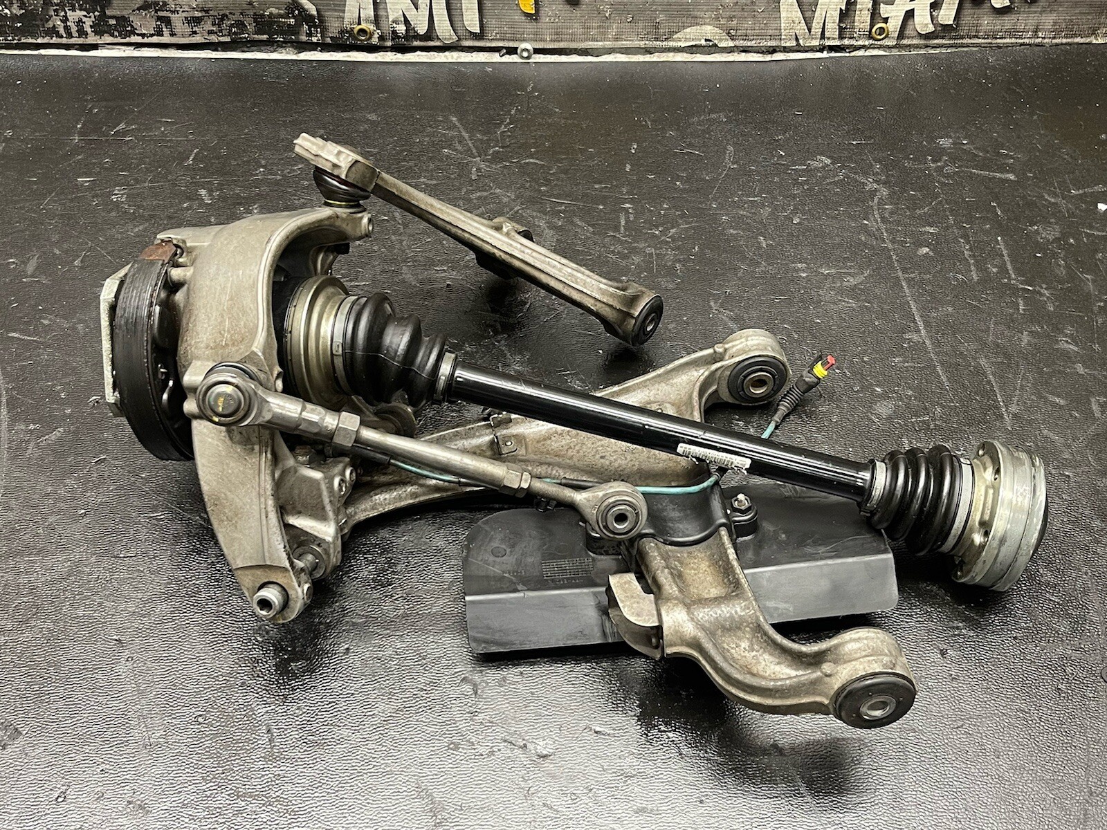 2008 Maserati Granturismo Rear Left Spindle Arms Axle Suspension Assembly OEM