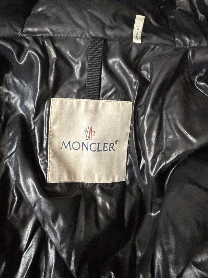Chaqueta acolchada Moncler para hombre talla grande Foto 3 de 4