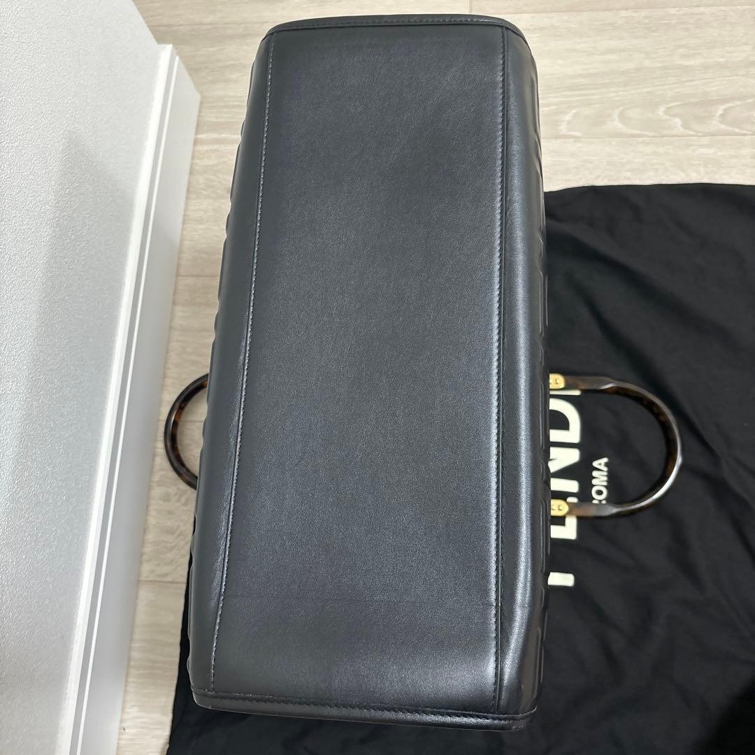 FENDI Sunshine Medium Black Leather Shopper Black image 10