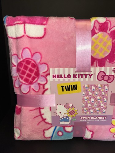 Nuova coperta peluche Hello Kitty TWIN 60”x90” primavera Pasqua rosa cuori fiori NUOVA - Foto 6 di 8