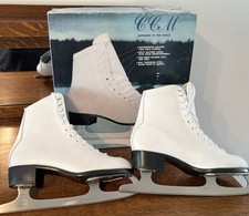 Vintage CCM Women's Competitor Figure Ice Skates Size 6 White Leather w/ Box