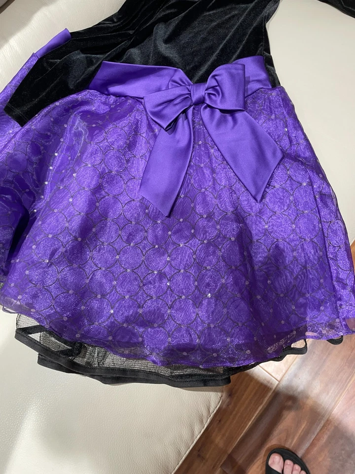 Vestido Navidad Bonnie Jean Terciopelo Jacquard Lazo Cintura, Negro-Púrpura, Talla 20.5 Foto 2 de 4