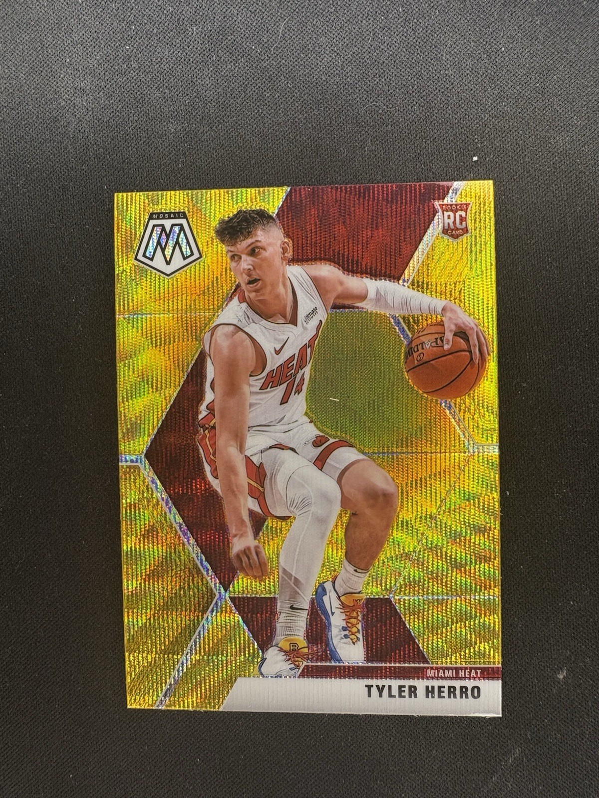 2019-20 PANINI MOSAIC #223 GOLD WAVE PRIZM TYLER HERRO RC HEAT