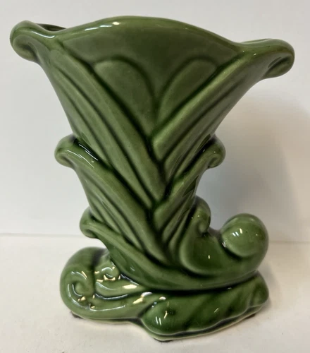 Vintage MCM Shawnee Green Glaze 4 7/8" Cornucopia Pottery Vase USA 835