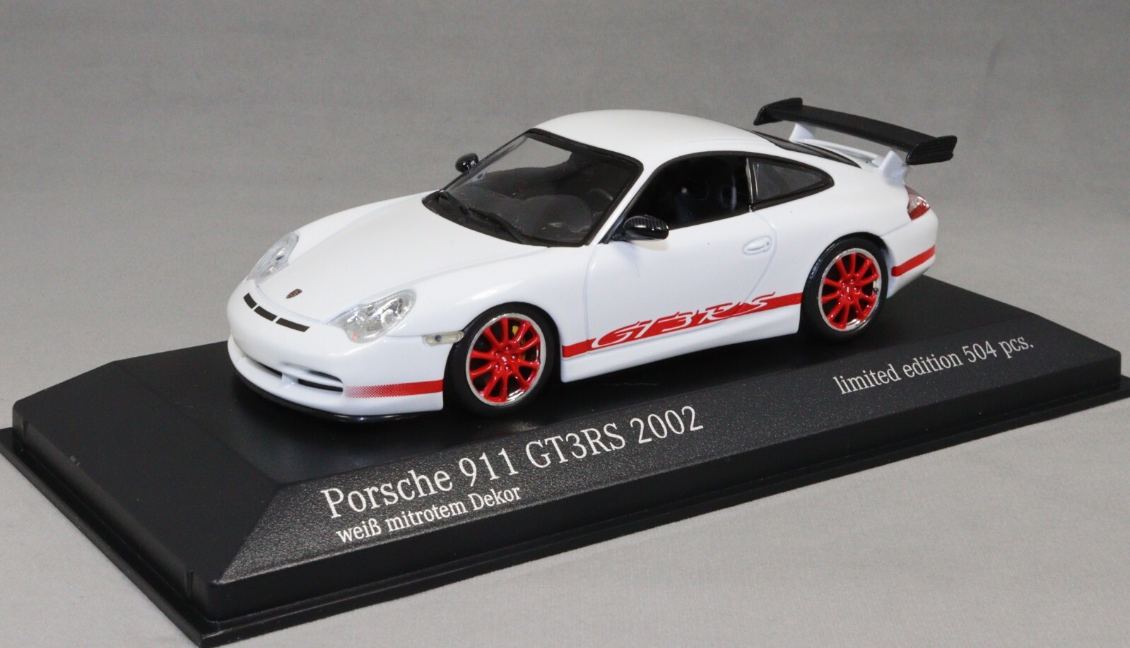 Minichamps Porsche 911 996 GT3RS in White with Red Stripes 2002 403062028 1/43