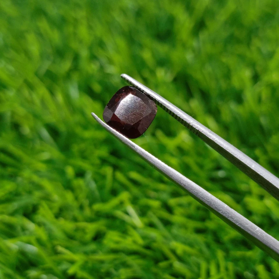 3 Carats Square Shape Cusion Cut Red Color Natural Pyrope Garnet Gemstone - Image 3 of 4