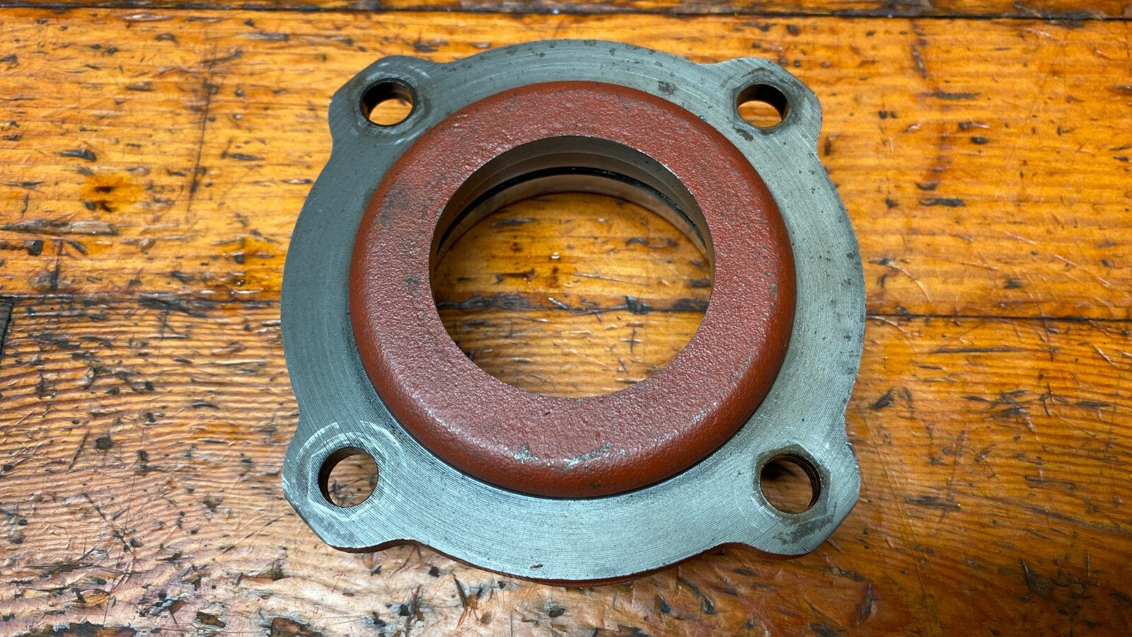 OUTPUT SHAFT BEARING RETAINER FORD 3000 C5NN7085B (tl) for sale