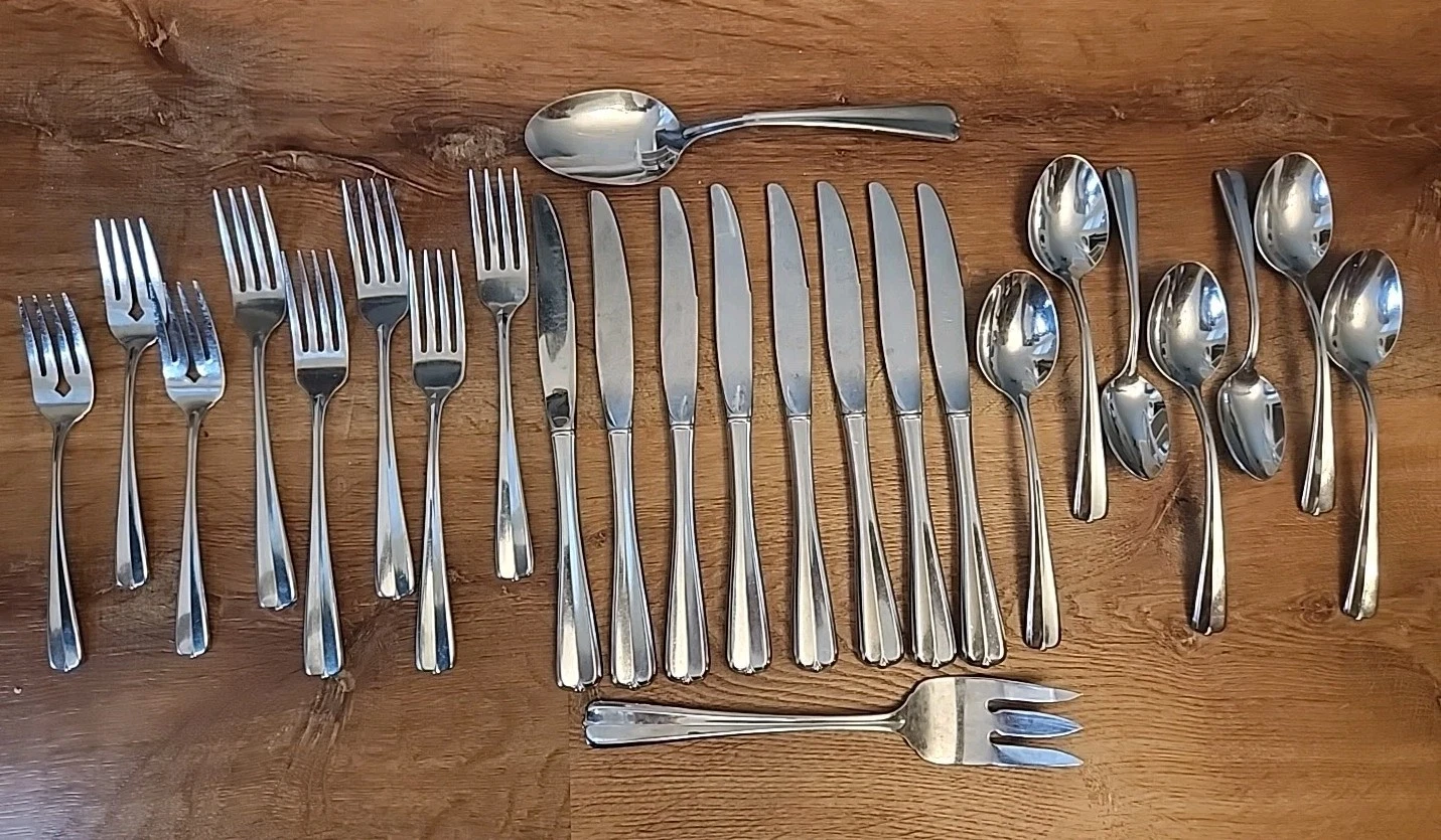 Set Of 25 Oneida USA Stainless Gala Impulse Vintage Pattern Silverware Discontd
Opens in a new windo