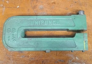UNIPUNCH 8B 1-1/4 C Frame Punch comes with punch holder but no punch.