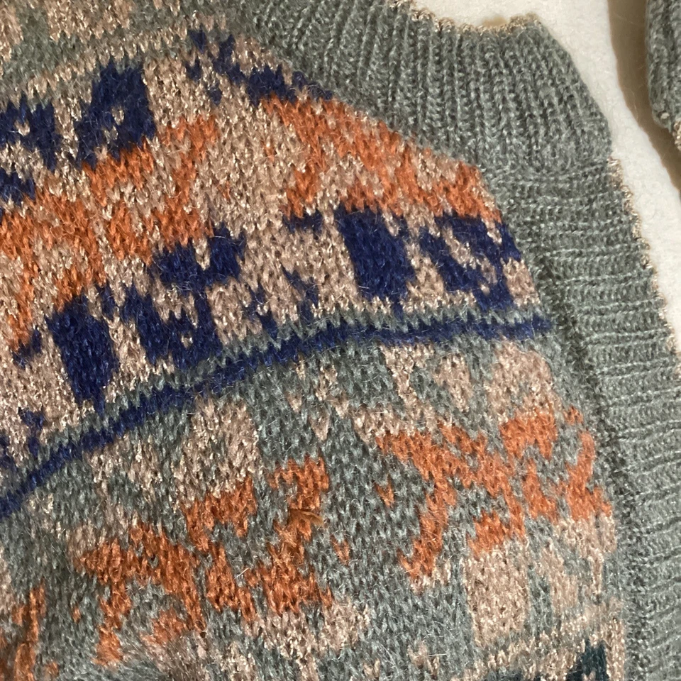 Cardigã suéter antigo Escada by SRB 70% mohair infantil tamanho 40 verde oliva ouro nórdico - Imagem 2 de 4