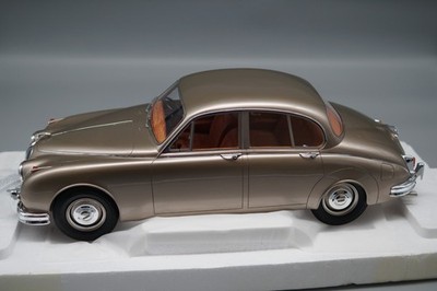 1/12 12ART Fine Model Cars Jaguar MKII 1959-68 GOLD Metallic-DK040