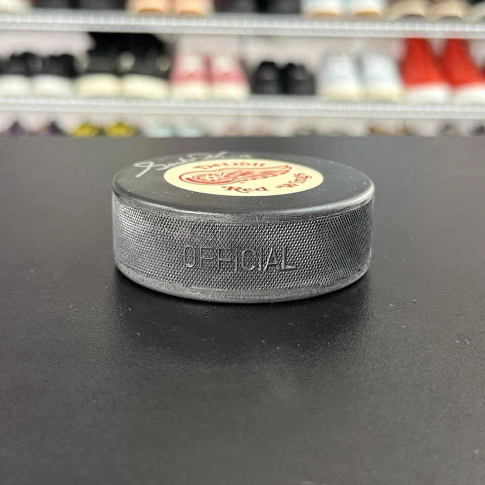 Gordie Howe Autographed Detroit Red Wings Hockey Puck HOF - Image 2 of 4