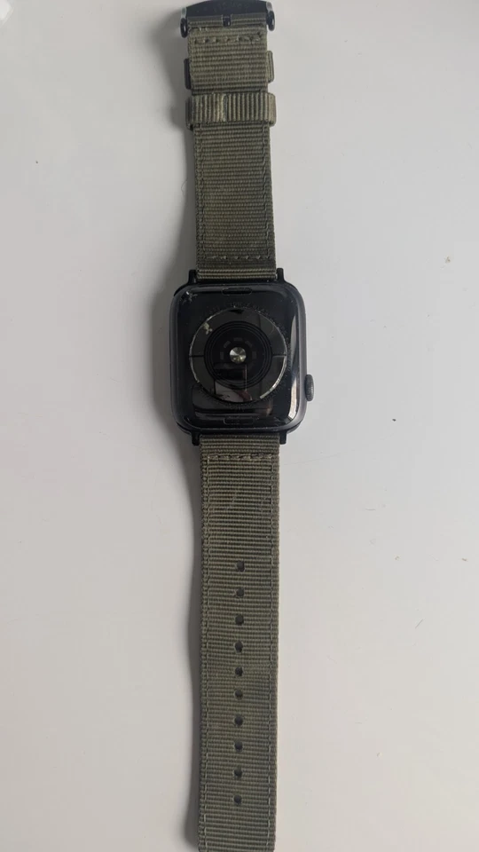 Apple Watch Series 4, photo 2 of 3
