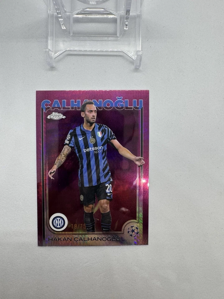 2024-25 Topps cromo Hakan Çalhanoğlu #165 refractor de prisma magenta 19/75 SSP Foto 2 de 3