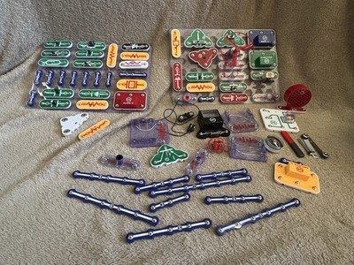 Snap Circuits Classic & Electronics Lot 75+ Parts 2 Boards 3 Books 397 Projects