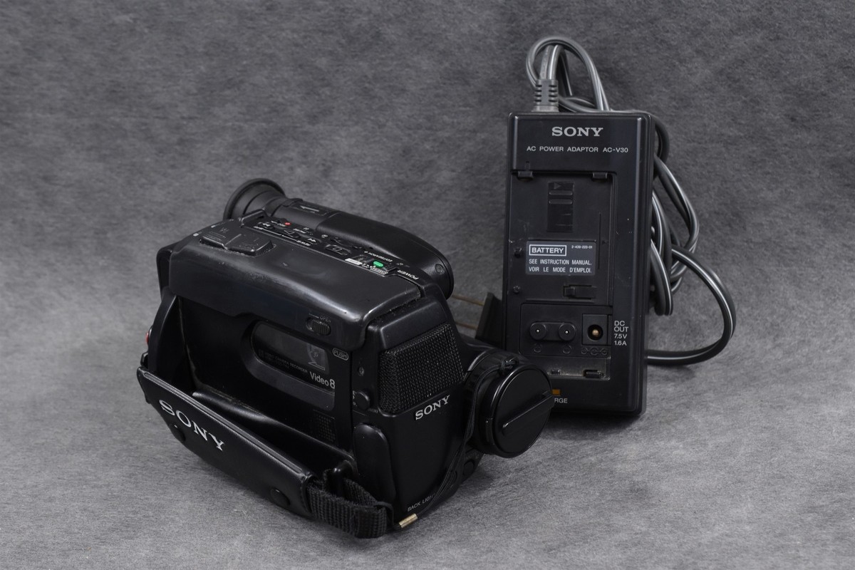 Sony CCD-TR4 Video8 Handycam Camcorder w/ AC-V30 - For Parts