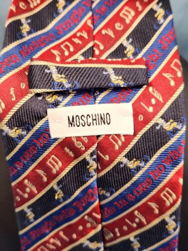 Cravatta Moschino Rosso Blu Nero Sci Natalizio 100% Seta Italia - Foto 7 di 11