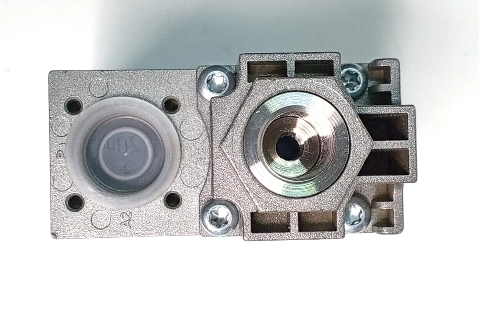 Telemecanique Nautilus XML A004C2S11 Pressure Switch 240v 1,5a - Image 2 of 4