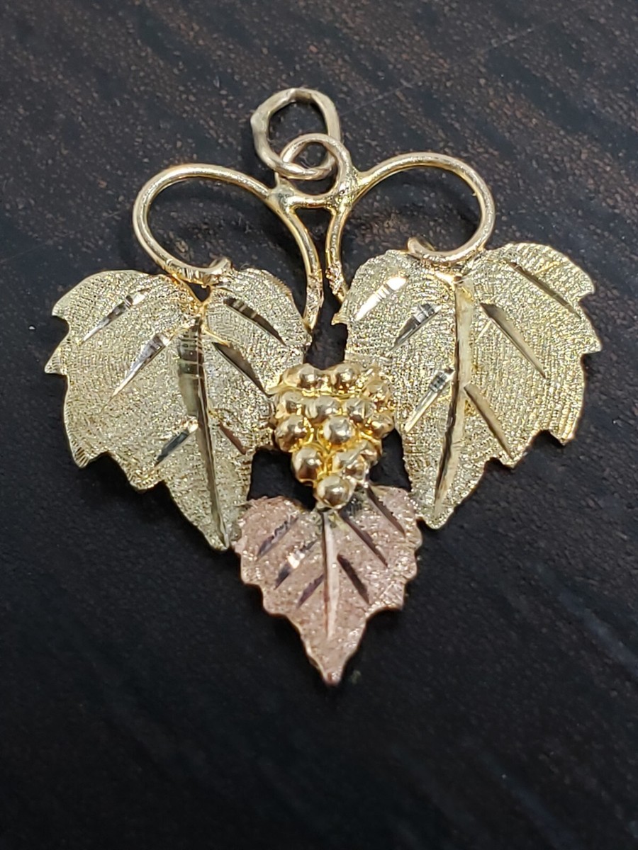 12 Karat Black Hill Country Style Gold Pendant