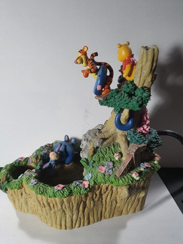 Winnie the Pooh Bear Fuente Exterior Interior Hermosa Relajante Diversión para Todos Foto 2 de 4