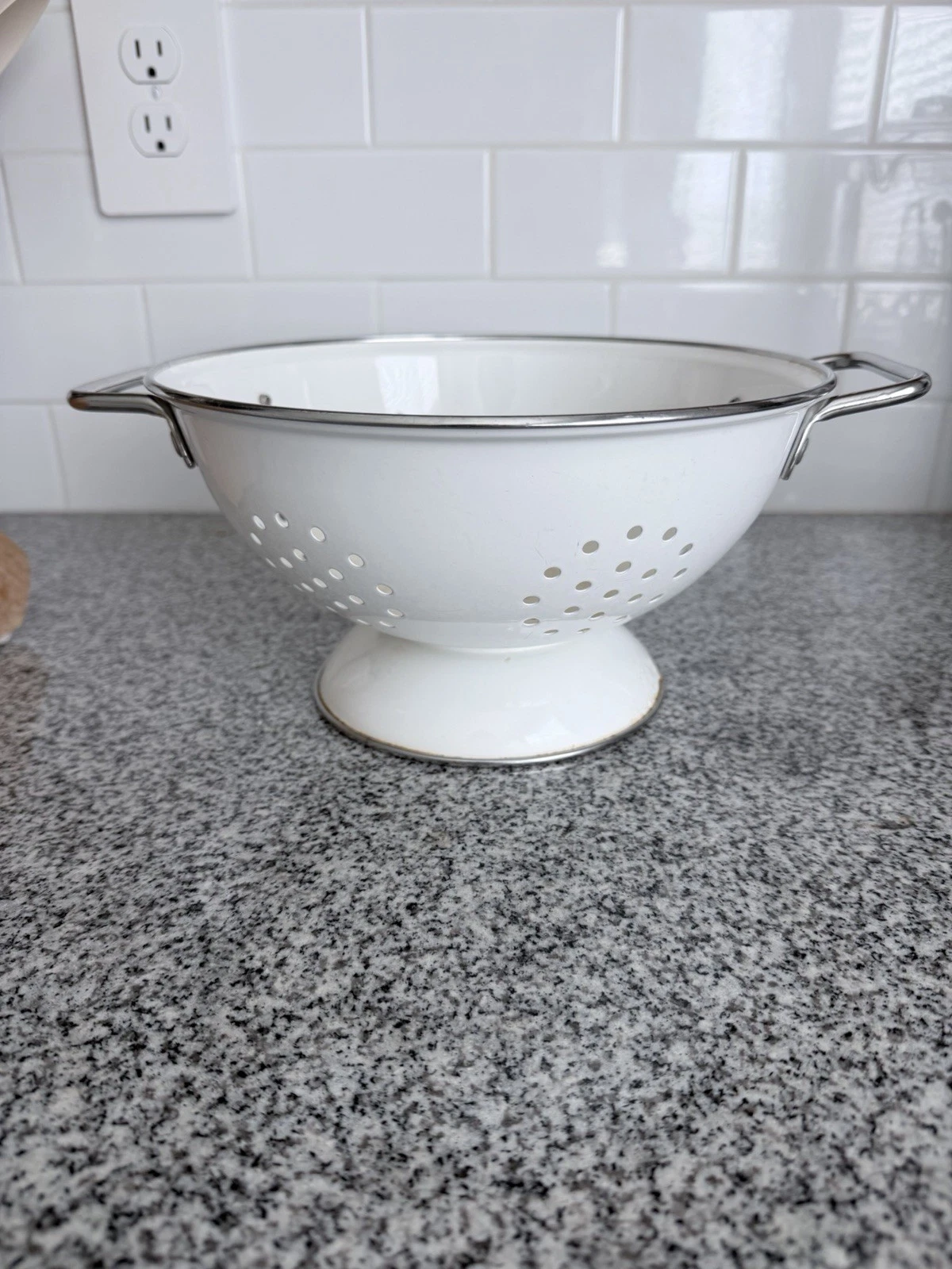 VTG White Enamel Colander Strainer Pedestal Footed Metal Retro Farmhouse 11”
Opens in a new window o