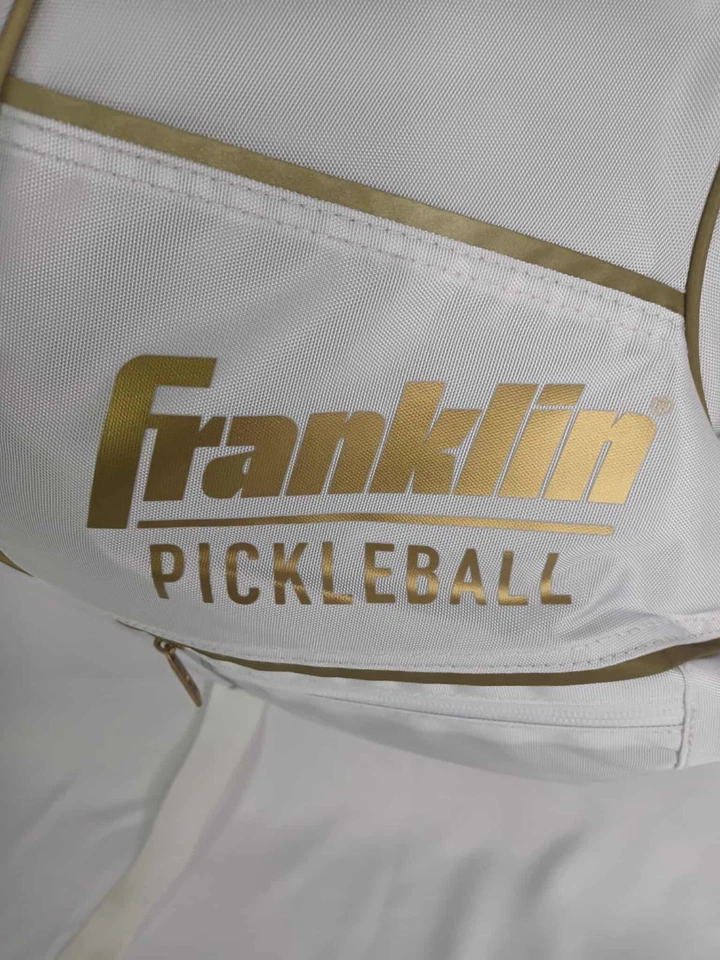 Mochila Franklin Sports Pickleball Sling Bag blanca y dorada / 4 cremalleras **LEER** Foto 2 de 4