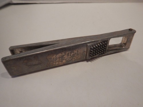 VINTAGE 7" BREVETTATO CAST ALUMINUM GARLIC PRESS SELF-CLEANING MADE IN ITALY