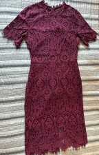 Women's Lulu’s S Lace Short Sleeve Dress. Lined Across Bust And Waist To Knee