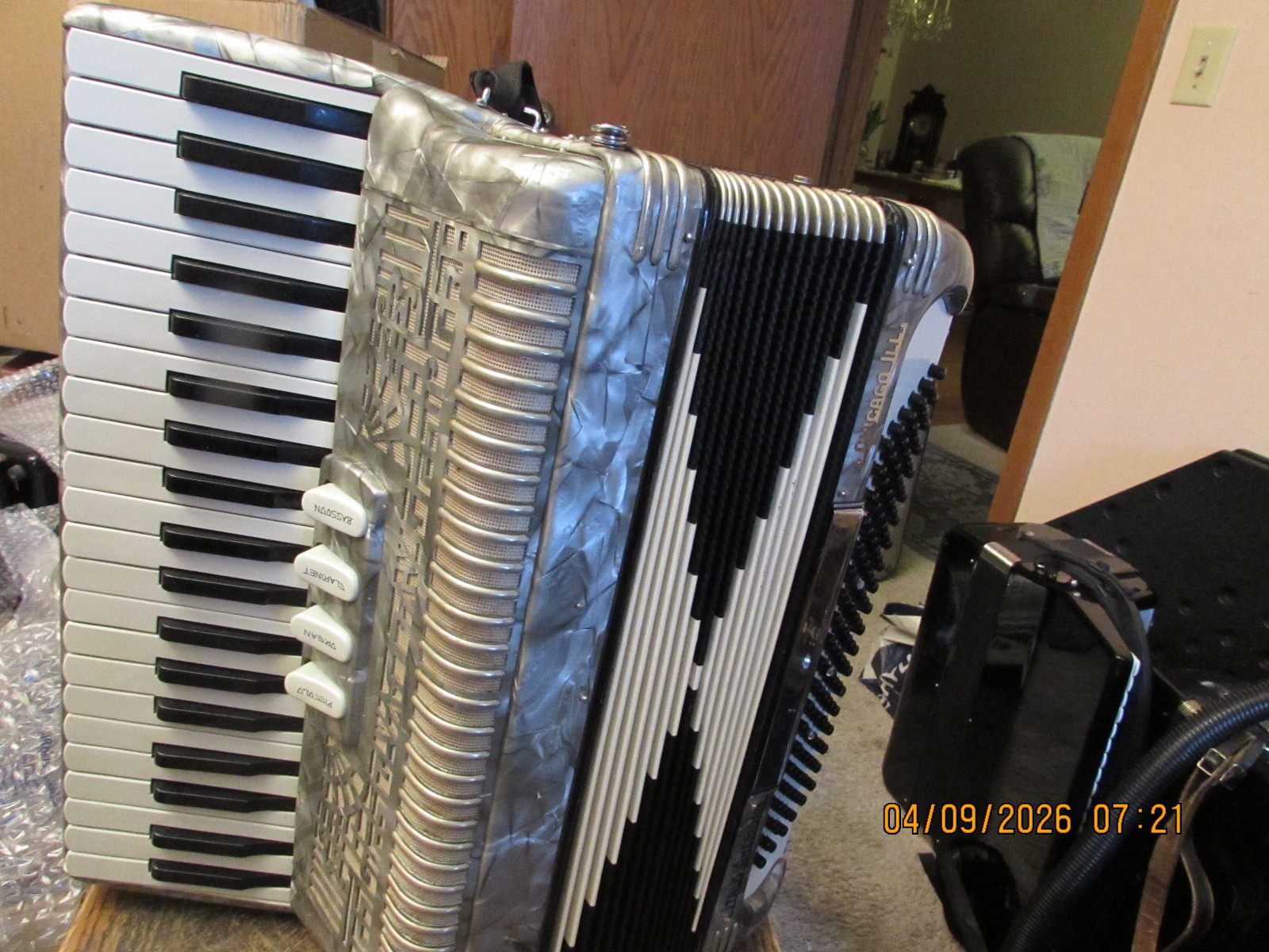 Accordion,Italo American, 120 bass,19" KB,.3/5 reeds,LMH,good condition