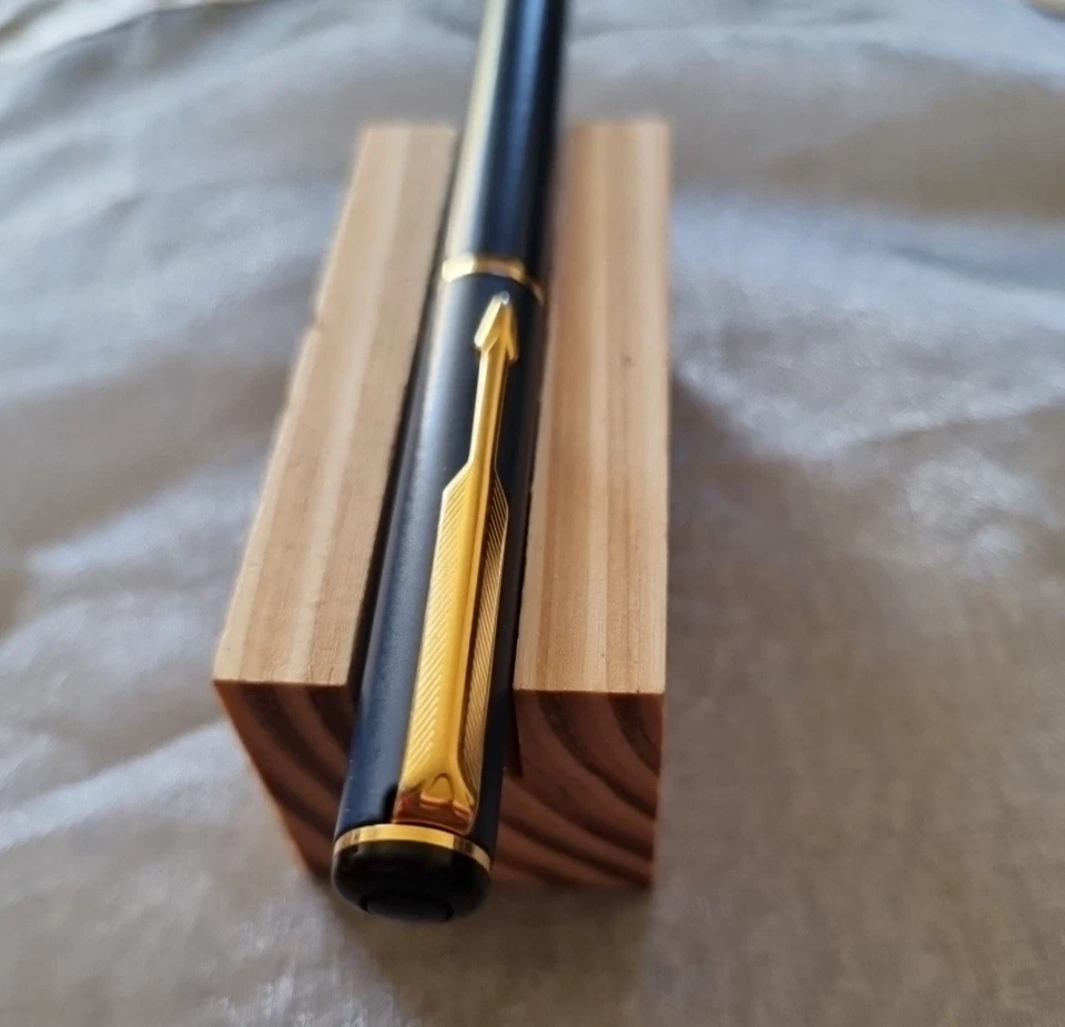 2002 Parker Rialto 88 Fountain Pen 14ct Gold Nib In Blue and Black with Case - Image 4 of 4