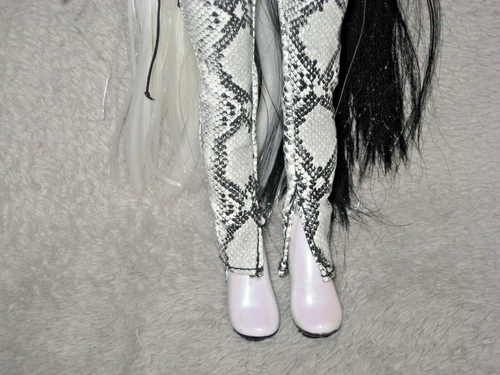 MGA Rainbow High Shadow High ~ Series 1 Fashion Doll Heather Grayson 241117A6 - Picture 6 of 9