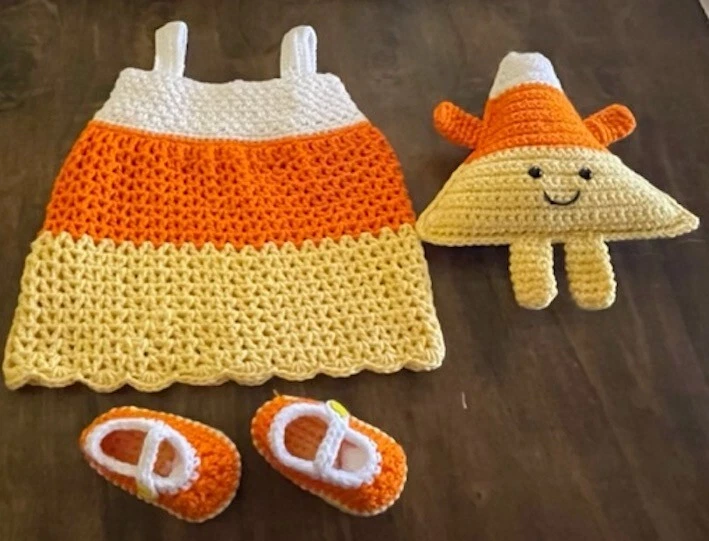 Vestido, botines, almohada de felpa hecha a mano con temática de maíz caramelo bebé - 3 - 6 MO Foto 2 de 4