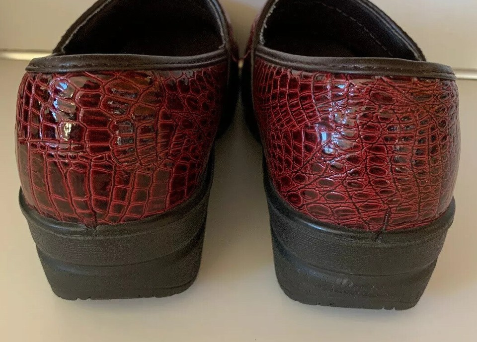 Feather Flex by Lalla Becky Women's Size 7M Red Leather Slip On Snake